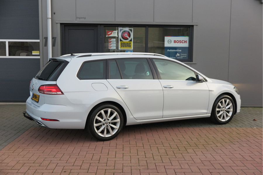 Volkswagen GOLF Variant 1.5 TSI 96kw 130pk Highline , Adaptive cruise ,Virtual cockpit,Navi, Trekhaak(afneembaar), Stoelverwarming, Alcantara, 17"Lichtmetalen velgen, DAB+ radio , Carplay , PDC, Camera, etc. Onderhoudshistorie volledig & bekend.