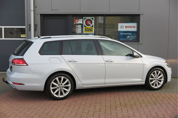 Volkswagen GOLF Variant 1.5 TSI 96kw 130pk Highline , Adaptive cruise ,Virtual cockpit,Navi, Trekhaak(afneembaar), Stoelverwarming, Alcantara, 17"Lichtmetalen velgen, DAB+ radio , Carplay , PDC, Camera, etc. Onderhoudshistorie volledig & bekend.