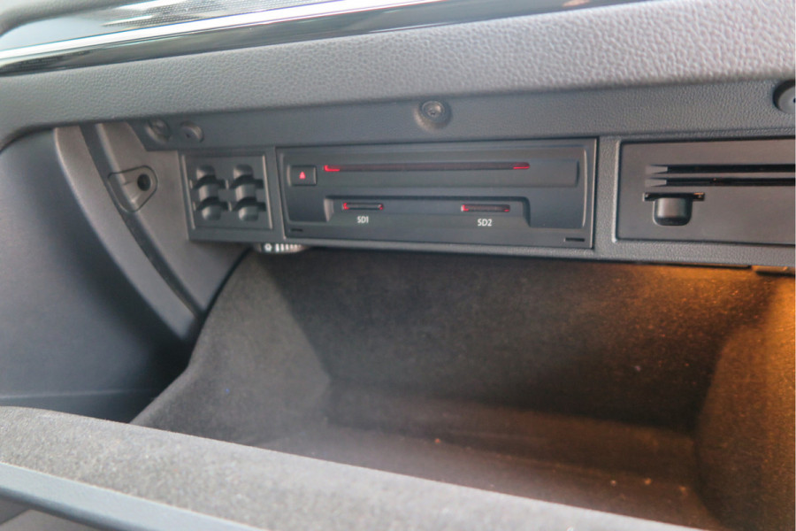 Volkswagen GOLF Variant 1.5 TSI 96kw 130pk Highline , Adaptive cruise ,Virtual cockpit,Navi, Trekhaak(afneembaar), Stoelverwarming, Alcantara, 17"Lichtmetalen velgen, DAB+ radio , Carplay , PDC, Camera, etc. Onderhoudshistorie volledig & bekend.