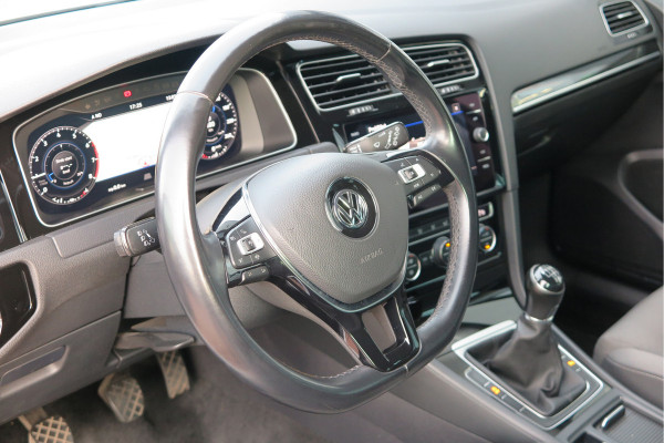 Volkswagen GOLF Variant 1.5 TSI 96kw 130pk Highline , Adaptive cruise ,Virtual cockpit,Navi, Trekhaak(afneembaar), Stoelverwarming, Alcantara, 17"Lichtmetalen velgen, DAB+ radio , Carplay , PDC, Camera, etc. Onderhoudshistorie volledig & bekend.