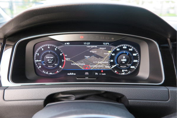 Volkswagen GOLF Variant 1.5 TSI 96kw 130pk Highline , Adaptive cruise ,Virtual cockpit,Navi, Trekhaak(afneembaar), Stoelverwarming, Alcantara, 17"Lichtmetalen velgen, DAB+ radio , Carplay , PDC, Camera, etc. Onderhoudshistorie volledig & bekend.