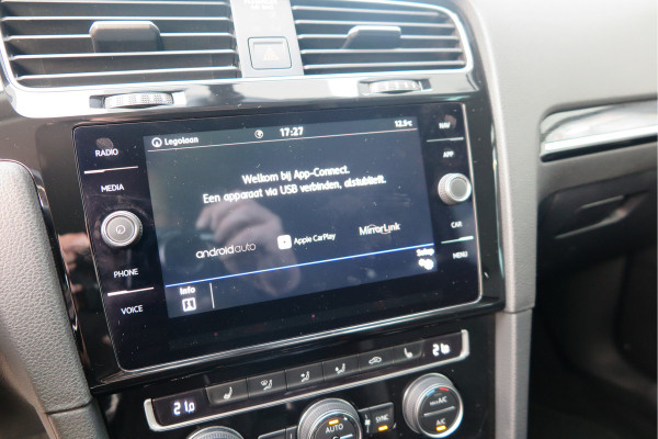 Volkswagen GOLF Variant 1.5 TSI 96kw 130pk Highline , Adaptive cruise ,Virtual cockpit,Navi, Trekhaak(afneembaar), Stoelverwarming, Alcantara, 17"Lichtmetalen velgen, DAB+ radio , Carplay , PDC, Camera, etc. Onderhoudshistorie volledig & bekend.