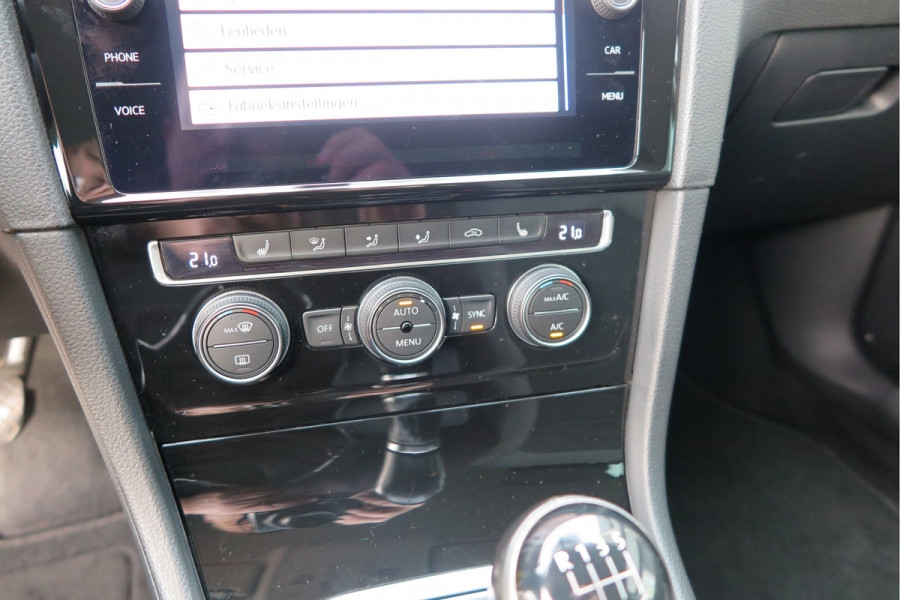 Volkswagen GOLF Variant 1.5 TSI 96kw 130pk Highline , Adaptive cruise ,Virtual cockpit,Navi, Trekhaak(afneembaar), Stoelverwarming, Alcantara, 17"Lichtmetalen velgen, DAB+ radio , Carplay , PDC, Camera, etc. Onderhoudshistorie volledig & bekend.