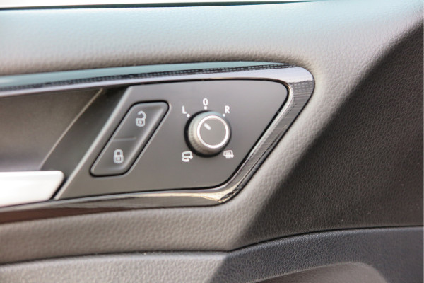 Volkswagen GOLF Variant 1.5 TSI 96kw 130pk Highline , Adaptive cruise ,Virtual cockpit,Navi, Trekhaak(afneembaar), Stoelverwarming, Alcantara, 17"Lichtmetalen velgen, DAB+ radio , Carplay , PDC, Camera, etc. Onderhoudshistorie volledig & bekend.