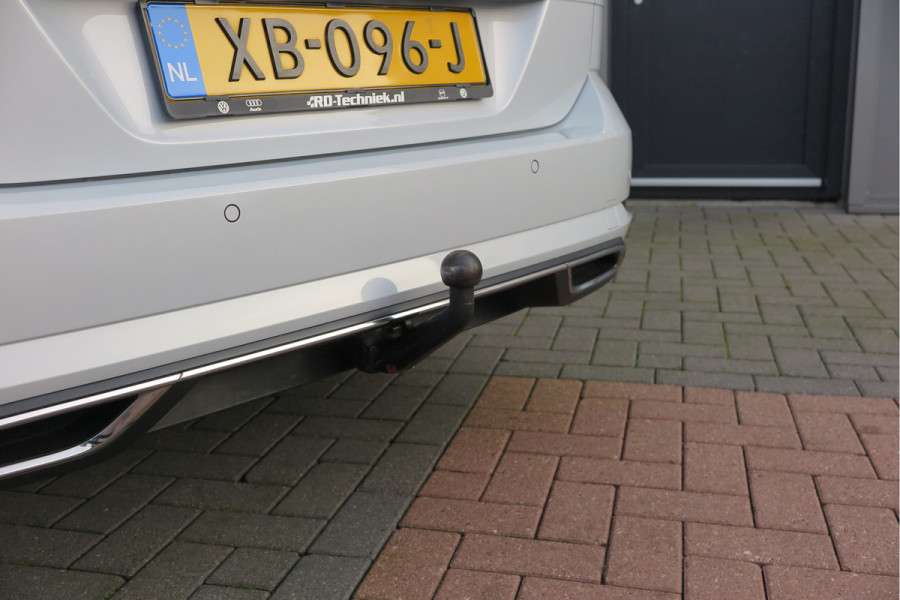 Volkswagen GOLF Variant 1.5 TSI 96kw 130pk Highline , Adaptive cruise ,Virtual cockpit,Navi, Trekhaak(afneembaar), Stoelverwarming, Alcantara, 17"Lichtmetalen velgen, DAB+ radio , Carplay , PDC, Camera, etc. Onderhoudshistorie volledig & bekend.