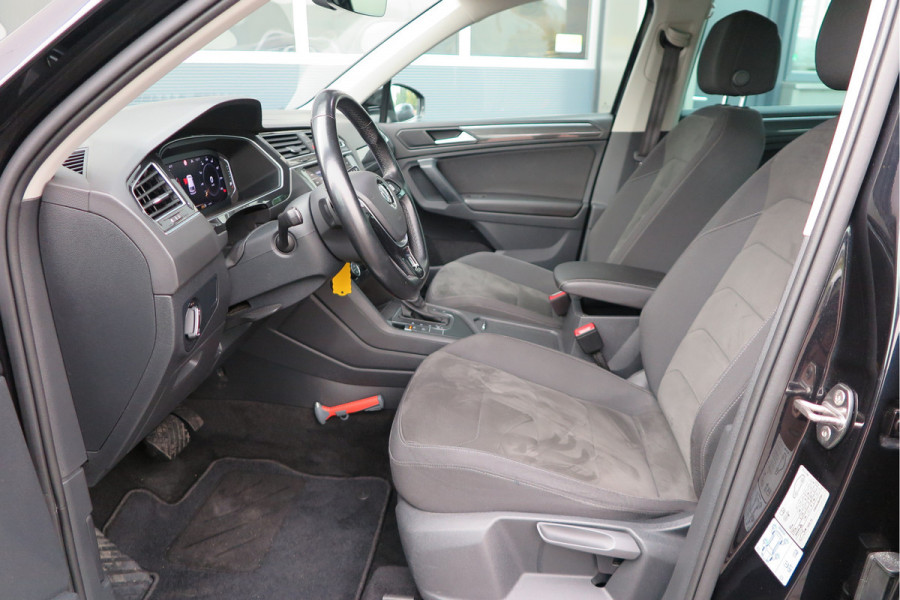 Volkswagen Tiguan 1.5 TSI 150pk DSG ACT R-Line Highline Virtual cockpit,  Led ,Stoelverwarming , PDC , Achterruitrijcamera , Adaptive cruise , Parkeerhulp , Trekhaak , Carplay ,etc. Volkswagen Tiguan 1.5 TSI 150pk DSG ACT R-Line Highline Virtual cockpit,  Led ,Stoelverwarming , PDC , Achterruitrijcamera , Adaptive cruise , Parkeerhulp , Trekhaak , Carplay ,etc.