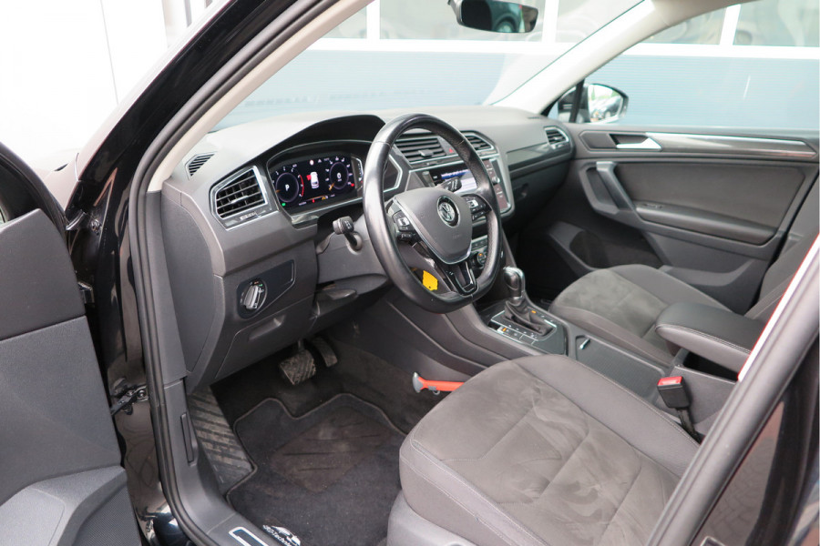 Volkswagen Tiguan 1.5 TSI 150pk DSG ACT R-Line Highline Virtual cockpit,  Led ,Stoelverwarming , PDC , Achterruitrijcamera , Adaptive cruise , Parkeerhulp , Trekhaak , Carplay ,etc. Volkswagen Tiguan 1.5 TSI 150pk DSG ACT R-Line Highline Virtual cockpit,  Led ,Stoelverwarming , PDC , Achterruitrijcamera , Adaptive cruise , Parkeerhulp , Trekhaak , Carplay ,etc.