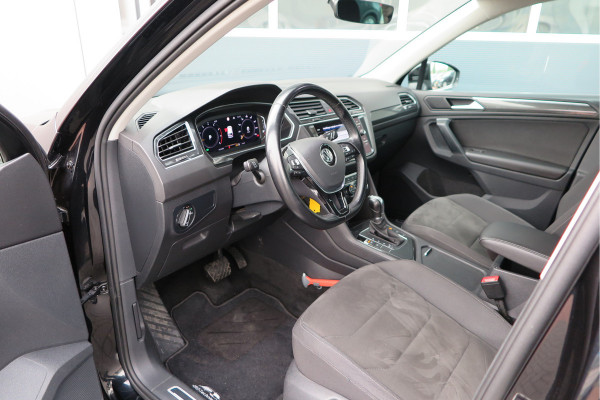 Volkswagen Tiguan 1.5 TSI 150pk DSG ACT R-Line Highline Virtual cockpit,  Led ,Stoelverwarming , PDC , Achterruitrijcamera , Adaptive cruise , Parkeerhulp , Trekhaak , Carplay ,etc. Volkswagen Tiguan 1.5 TSI 150pk DSG ACT R-Line Highline Virtual cockpit,  Led ,Stoelverwarming , PDC , Achterruitrijcamera , Adaptive cruise , Parkeerhulp , Trekhaak , Carplay ,etc.