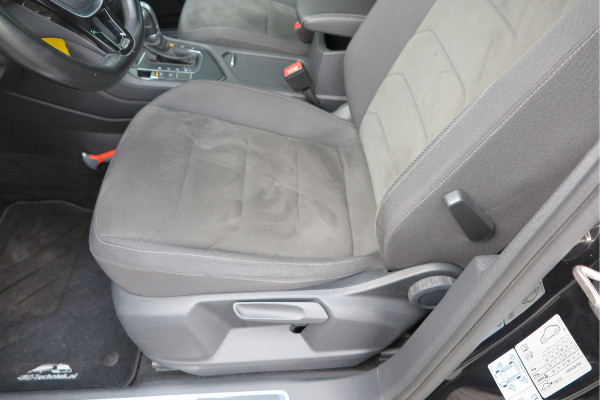 Volkswagen Tiguan 1.5 TSI 150pk DSG ACT R-Line Highline Virtual cockpit,  Led ,Stoelverwarming , PDC , Achterruitrijcamera , Adaptive cruise , Parkeerhulp , Trekhaak , Carplay ,etc. Volkswagen Tiguan 1.5 TSI 150pk DSG ACT R-Line Highline Virtual cockpit,  Led ,Stoelverwarming , PDC , Achterruitrijcamera , Adaptive cruise , Parkeerhulp , Trekhaak , Carplay ,etc.