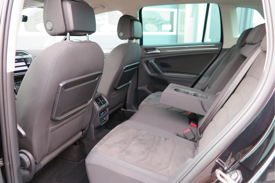 Volkswagen Tiguan 1.5 TSI 150pk DSG ACT R-Line Highline Virtual cockpit,  Led ,Stoelverwarming , PDC , Achterruitrijcamera , Adaptive cruise , Parkeerhulp , Trekhaak , Carplay ,etc. Volkswagen Tiguan 1.5 TSI 150pk DSG ACT R-Line Highline Virtual cockpit,  Led ,Stoelverwarming , PDC , Achterruitrijcamera , Adaptive cruise , Parkeerhulp , Trekhaak , Carplay ,etc.