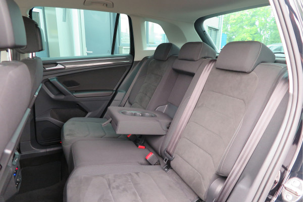 Volkswagen Tiguan 1.5 TSI 150pk DSG ACT R-Line Highline Virtual cockpit,  Led ,Stoelverwarming , PDC , Achterruitrijcamera , Adaptive cruise , Parkeerhulp , Trekhaak , Carplay ,etc. Volkswagen Tiguan 1.5 TSI 150pk DSG ACT R-Line Highline Virtual cockpit,  Led ,Stoelverwarming , PDC , Achterruitrijcamera , Adaptive cruise , Parkeerhulp , Trekhaak , Carplay ,etc.