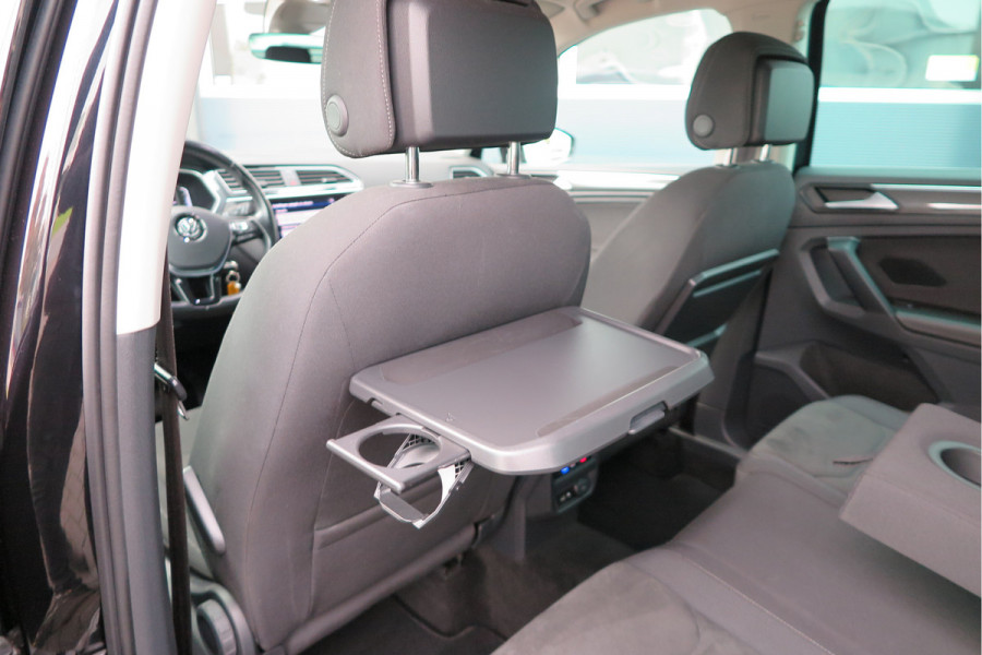 Volkswagen Tiguan 1.5 TSI 150pk DSG ACT R-Line Highline Virtual cockpit,  Led ,Stoelverwarming , PDC , Achterruitrijcamera , Adaptive cruise , Parkeerhulp , Trekhaak , Carplay ,etc. Volkswagen Tiguan 1.5 TSI 150pk DSG ACT R-Line Highline Virtual cockpit,  Led ,Stoelverwarming , PDC , Achterruitrijcamera , Adaptive cruise , Parkeerhulp , Trekhaak , Carplay ,etc.