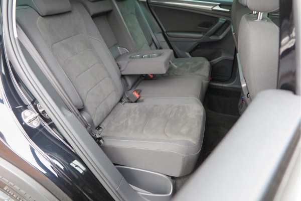 Volkswagen Tiguan 1.5 TSI 150pk DSG ACT R-Line Highline Virtual cockpit,  Led ,Stoelverwarming , PDC , Achterruitrijcamera , Adaptive cruise , Parkeerhulp , Trekhaak , Carplay ,etc. Volkswagen Tiguan 1.5 TSI 150pk DSG ACT R-Line Highline Virtual cockpit,  Led ,Stoelverwarming , PDC , Achterruitrijcamera , Adaptive cruise , Parkeerhulp , Trekhaak , Carplay ,etc.