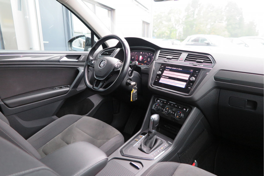 Volkswagen Tiguan 1.5 TSI 150pk DSG ACT R-Line Highline Virtual cockpit,  Led ,Stoelverwarming , PDC , Achterruitrijcamera , Adaptive cruise , Parkeerhulp , Trekhaak , Carplay ,etc. Volkswagen Tiguan 1.5 TSI 150pk DSG ACT R-Line Highline Virtual cockpit,  Led ,Stoelverwarming , PDC , Achterruitrijcamera , Adaptive cruise , Parkeerhulp , Trekhaak , Carplay ,etc.