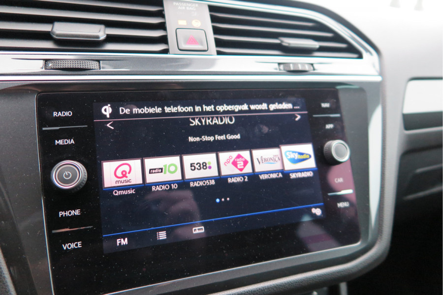 Volkswagen Tiguan 1.5 TSI 150pk DSG ACT R-Line Highline Virtual cockpit,  Led ,Stoelverwarming , PDC , Achterruitrijcamera , Adaptive cruise , Parkeerhulp , Trekhaak , Carplay ,etc. Volkswagen Tiguan 1.5 TSI 150pk DSG ACT R-Line Highline Virtual cockpit,  Led ,Stoelverwarming , PDC , Achterruitrijcamera , Adaptive cruise , Parkeerhulp , Trekhaak , Carplay ,etc.