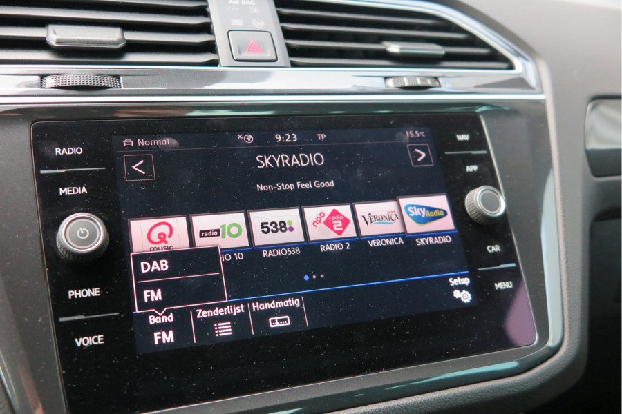 Volkswagen Tiguan 1.5 TSI 150pk DSG ACT R-Line Highline Virtual cockpit,  Led ,Stoelverwarming , PDC , Achterruitrijcamera , Adaptive cruise , Parkeerhulp , Trekhaak , Carplay ,etc. Volkswagen Tiguan 1.5 TSI 150pk DSG ACT R-Line Highline Virtual cockpit,  Led ,Stoelverwarming , PDC , Achterruitrijcamera , Adaptive cruise , Parkeerhulp , Trekhaak , Carplay ,etc.