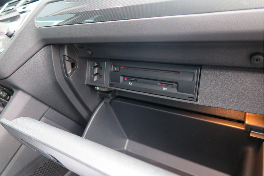 Volkswagen Tiguan 1.5 TSI 150pk DSG ACT R-Line Highline Virtual cockpit,  Led ,Stoelverwarming , PDC , Achterruitrijcamera , Adaptive cruise , Parkeerhulp , Trekhaak , Carplay ,etc. Volkswagen Tiguan 1.5 TSI 150pk DSG ACT R-Line Highline Virtual cockpit,  Led ,Stoelverwarming , PDC , Achterruitrijcamera , Adaptive cruise , Parkeerhulp , Trekhaak , Carplay ,etc.