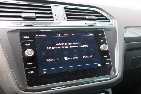 Volkswagen Tiguan 1.5 TSI 150pk DSG ACT R-Line Highline Virtual cockpit,  Led ,Stoelverwarming , PDC , Achterruitrijcamera , Adaptive cruise , Parkeerhulp , Trekhaak , Carplay ,etc. Volkswagen Tiguan 1.5 TSI 150pk DSG ACT R-Line Highline Virtual cockpit,  Led ,Stoelverwarming , PDC , Achterruitrijcamera , Adaptive cruise , Parkeerhulp , Trekhaak , Carplay ,etc.