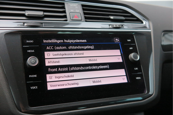 Volkswagen Tiguan 1.5 TSI 150pk DSG ACT R-Line Highline Virtual cockpit,  Led ,Stoelverwarming , PDC , Achterruitrijcamera , Adaptive cruise , Parkeerhulp , Trekhaak , Carplay ,etc. Volkswagen Tiguan 1.5 TSI 150pk DSG ACT R-Line Highline Virtual cockpit,  Led ,Stoelverwarming , PDC , Achterruitrijcamera , Adaptive cruise , Parkeerhulp , Trekhaak , Carplay ,etc.