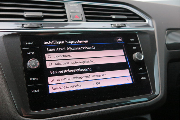 Volkswagen Tiguan 1.5 TSI 150pk DSG ACT R-Line Highline Virtual cockpit,  Led ,Stoelverwarming , PDC , Achterruitrijcamera , Adaptive cruise , Parkeerhulp , Trekhaak , Carplay ,etc. Volkswagen Tiguan 1.5 TSI 150pk DSG ACT R-Line Highline Virtual cockpit,  Led ,Stoelverwarming , PDC , Achterruitrijcamera , Adaptive cruise , Parkeerhulp , Trekhaak , Carplay ,etc.