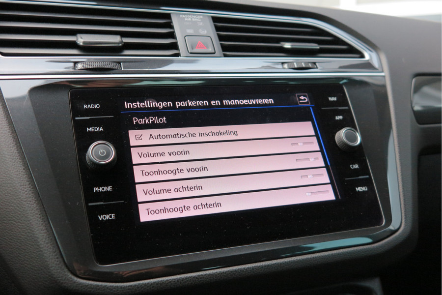 Volkswagen Tiguan 1.5 TSI 150pk DSG ACT R-Line Highline Virtual cockpit,  Led ,Stoelverwarming , PDC , Achterruitrijcamera , Adaptive cruise , Parkeerhulp , Trekhaak , Carplay ,etc. Volkswagen Tiguan 1.5 TSI 150pk DSG ACT R-Line Highline Virtual cockpit,  Led ,Stoelverwarming , PDC , Achterruitrijcamera , Adaptive cruise , Parkeerhulp , Trekhaak , Carplay ,etc.