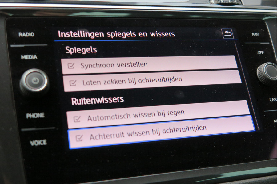 Volkswagen Tiguan 1.5 TSI 150pk DSG ACT R-Line Highline Virtual cockpit,  Led ,Stoelverwarming , PDC , Achterruitrijcamera , Adaptive cruise , Parkeerhulp , Trekhaak , Carplay ,etc. Volkswagen Tiguan 1.5 TSI 150pk DSG ACT R-Line Highline Virtual cockpit,  Led ,Stoelverwarming , PDC , Achterruitrijcamera , Adaptive cruise , Parkeerhulp , Trekhaak , Carplay ,etc.