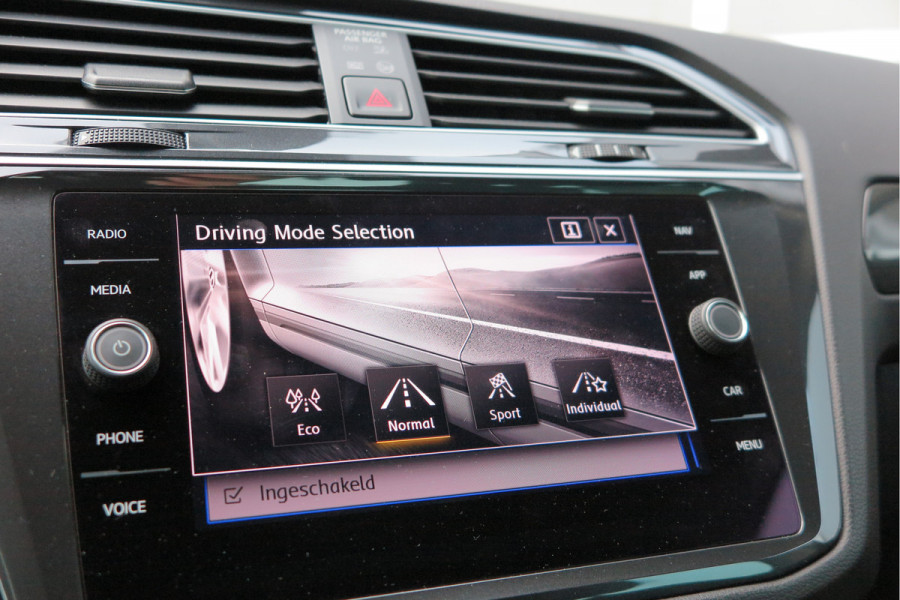 Volkswagen Tiguan 1.5 TSI 150pk DSG ACT R-Line Highline Virtual cockpit,  Led ,Stoelverwarming , PDC , Achterruitrijcamera , Adaptive cruise , Parkeerhulp , Trekhaak , Carplay ,etc. Volkswagen Tiguan 1.5 TSI 150pk DSG ACT R-Line Highline Virtual cockpit,  Led ,Stoelverwarming , PDC , Achterruitrijcamera , Adaptive cruise , Parkeerhulp , Trekhaak , Carplay ,etc.