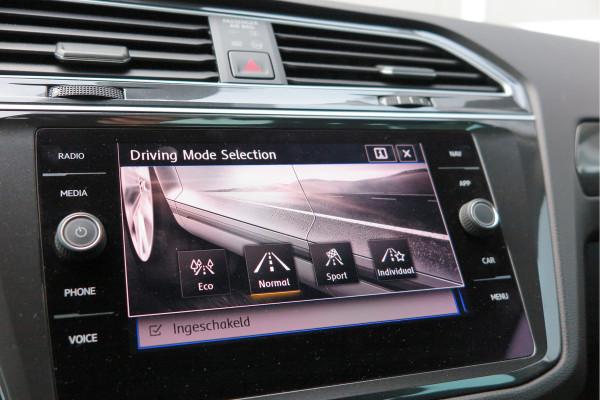 Volkswagen Tiguan 1.5 TSI 150pk DSG ACT R-Line Highline Virtual cockpit,  Led ,Stoelverwarming , PDC , Achterruitrijcamera , Adaptive cruise , Parkeerhulp , Trekhaak , Carplay ,etc. Volkswagen Tiguan 1.5 TSI 150pk DSG ACT R-Line Highline Virtual cockpit,  Led ,Stoelverwarming , PDC , Achterruitrijcamera , Adaptive cruise , Parkeerhulp , Trekhaak , Carplay ,etc.