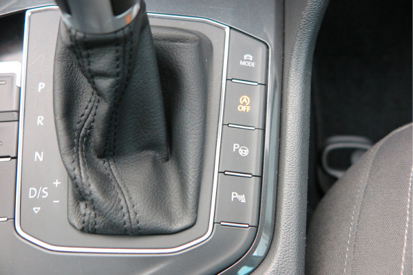 Volkswagen Tiguan 1.5 TSI 150pk DSG ACT R-Line Highline Virtual cockpit,  Led ,Stoelverwarming , PDC , Achterruitrijcamera , Adaptive cruise , Parkeerhulp , Trekhaak , Carplay ,etc. Volkswagen Tiguan 1.5 TSI 150pk DSG ACT R-Line Highline Virtual cockpit,  Led ,Stoelverwarming , PDC , Achterruitrijcamera , Adaptive cruise , Parkeerhulp , Trekhaak , Carplay ,etc.