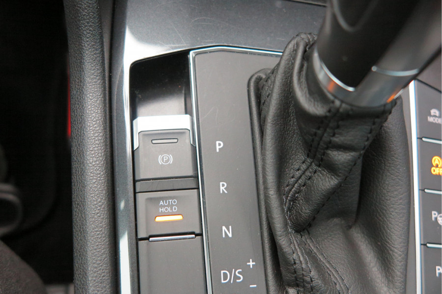 Volkswagen Tiguan 1.5 TSI 150pk DSG ACT R-Line Highline Virtual cockpit,  Led ,Stoelverwarming , PDC , Achterruitrijcamera , Adaptive cruise , Parkeerhulp , Trekhaak , Carplay ,etc. Volkswagen Tiguan 1.5 TSI 150pk DSG ACT R-Line Highline Virtual cockpit,  Led ,Stoelverwarming , PDC , Achterruitrijcamera , Adaptive cruise , Parkeerhulp , Trekhaak , Carplay ,etc.