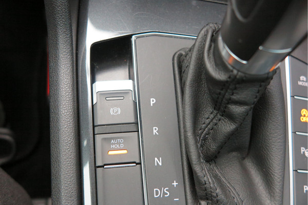 Volkswagen Tiguan 1.5 TSI 150pk DSG ACT R-Line Highline Virtual cockpit,  Led ,Stoelverwarming , PDC , Achterruitrijcamera , Adaptive cruise , Parkeerhulp , Trekhaak , Carplay ,etc. Volkswagen Tiguan 1.5 TSI 150pk DSG ACT R-Line Highline Virtual cockpit,  Led ,Stoelverwarming , PDC , Achterruitrijcamera , Adaptive cruise , Parkeerhulp , Trekhaak , Carplay ,etc.