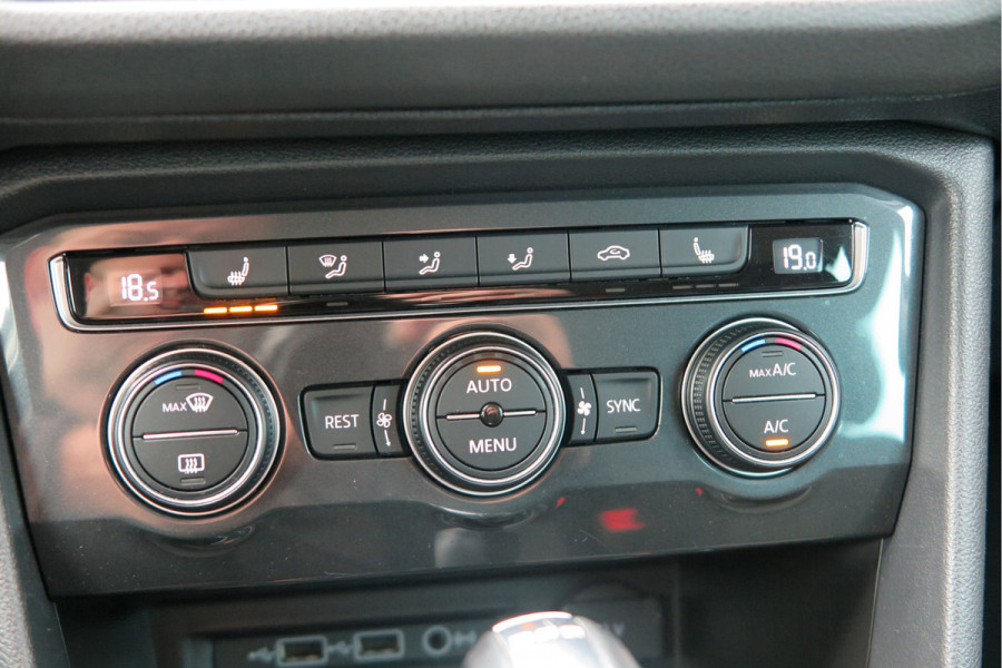 Volkswagen Tiguan 1.5 TSI 150pk DSG ACT R-Line Highline Virtual cockpit,  Led ,Stoelverwarming , PDC , Achterruitrijcamera , Adaptive cruise , Parkeerhulp , Trekhaak , Carplay ,etc. Volkswagen Tiguan 1.5 TSI 150pk DSG ACT R-Line Highline Virtual cockpit,  Led ,Stoelverwarming , PDC , Achterruitrijcamera , Adaptive cruise , Parkeerhulp , Trekhaak , Carplay ,etc.