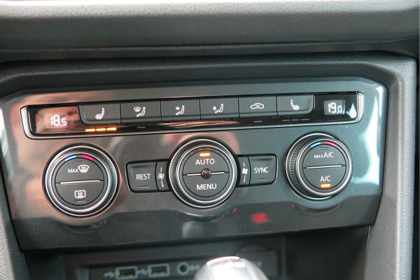 Volkswagen Tiguan 1.5 TSI 150pk DSG ACT R-Line Highline Virtual cockpit,  Led ,Stoelverwarming , PDC , Achterruitrijcamera , Adaptive cruise , Parkeerhulp , Trekhaak , Carplay ,etc. Volkswagen Tiguan 1.5 TSI 150pk DSG ACT R-Line Highline Virtual cockpit,  Led ,Stoelverwarming , PDC , Achterruitrijcamera , Adaptive cruise , Parkeerhulp , Trekhaak , Carplay ,etc.