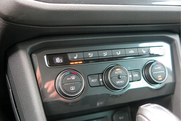 Volkswagen Tiguan 1.5 TSI 150pk DSG ACT R-Line Highline Virtual cockpit,  Led ,Stoelverwarming , PDC , Achterruitrijcamera , Adaptive cruise , Parkeerhulp , Trekhaak , Carplay ,etc. Volkswagen Tiguan 1.5 TSI 150pk DSG ACT R-Line Highline Virtual cockpit,  Led ,Stoelverwarming , PDC , Achterruitrijcamera , Adaptive cruise , Parkeerhulp , Trekhaak , Carplay ,etc.