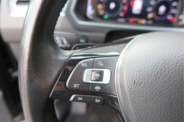 Volkswagen Tiguan 1.5 TSI 150pk DSG ACT R-Line Highline Virtual cockpit,  Led ,Stoelverwarming , PDC , Achterruitrijcamera , Adaptive cruise , Parkeerhulp , Trekhaak , Carplay ,etc. Volkswagen Tiguan 1.5 TSI 150pk DSG ACT R-Line Highline Virtual cockpit,  Led ,Stoelverwarming , PDC , Achterruitrijcamera , Adaptive cruise , Parkeerhulp , Trekhaak , Carplay ,etc.