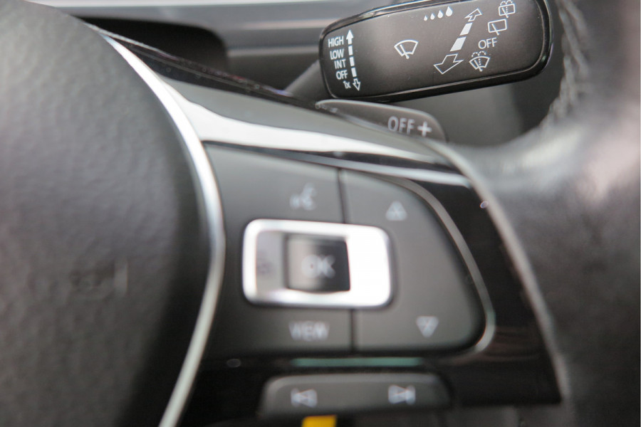 Volkswagen Tiguan 1.5 TSI 150pk DSG ACT R-Line Highline Virtual cockpit,  Led ,Stoelverwarming , PDC , Achterruitrijcamera , Adaptive cruise , Parkeerhulp , Trekhaak , Carplay ,etc. Volkswagen Tiguan 1.5 TSI 150pk DSG ACT R-Line Highline Virtual cockpit,  Led ,Stoelverwarming , PDC , Achterruitrijcamera , Adaptive cruise , Parkeerhulp , Trekhaak , Carplay ,etc.