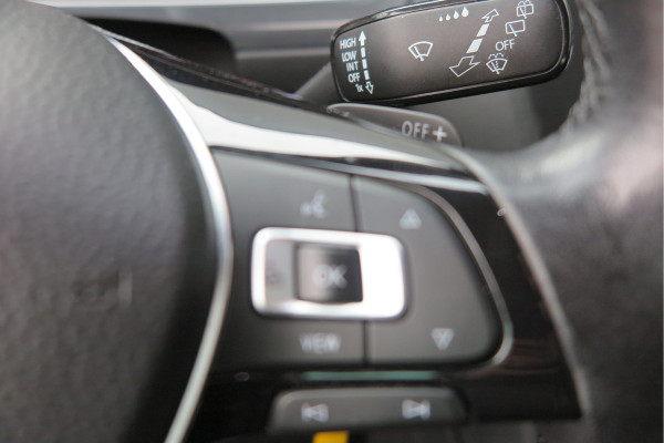 Volkswagen Tiguan 1.5 TSI 150pk DSG ACT R-Line Highline Virtual cockpit,  Led ,Stoelverwarming , PDC , Achterruitrijcamera , Adaptive cruise , Parkeerhulp , Trekhaak , Carplay ,etc. Volkswagen Tiguan 1.5 TSI 150pk DSG ACT R-Line Highline Virtual cockpit,  Led ,Stoelverwarming , PDC , Achterruitrijcamera , Adaptive cruise , Parkeerhulp , Trekhaak , Carplay ,etc.