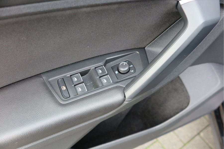 Volkswagen Tiguan 1.5 TSI 150pk DSG ACT R-Line Highline Virtual cockpit,  Led ,Stoelverwarming , PDC , Achterruitrijcamera , Adaptive cruise , Parkeerhulp , Trekhaak , Carplay ,etc. Volkswagen Tiguan 1.5 TSI 150pk DSG ACT R-Line Highline Virtual cockpit,  Led ,Stoelverwarming , PDC , Achterruitrijcamera , Adaptive cruise , Parkeerhulp , Trekhaak , Carplay ,etc.