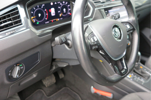 Volkswagen Tiguan 1.5 TSI 150pk DSG ACT R-Line Highline Virtual cockpit,  Led ,Stoelverwarming , PDC , Achterruitrijcamera , Adaptive cruise , Parkeerhulp , Trekhaak , Carplay ,etc. Volkswagen Tiguan 1.5 TSI 150pk DSG ACT R-Line Highline Virtual cockpit,  Led ,Stoelverwarming , PDC , Achterruitrijcamera , Adaptive cruise , Parkeerhulp , Trekhaak , Carplay ,etc.
