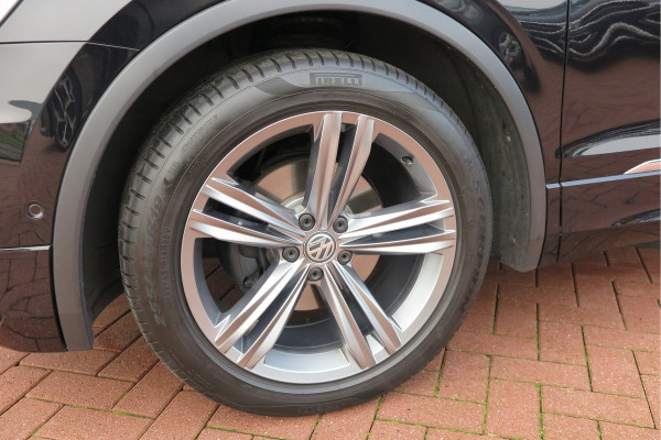 Volkswagen Tiguan 1.5 TSI 150pk DSG ACT R-Line Highline Virtual cockpit,  Led ,Stoelverwarming , PDC , Achterruitrijcamera , Adaptive cruise , Parkeerhulp , Trekhaak , Carplay ,etc. Volkswagen Tiguan 1.5 TSI 150pk DSG ACT R-Line Highline Virtual cockpit,  Led ,Stoelverwarming , PDC , Achterruitrijcamera , Adaptive cruise , Parkeerhulp , Trekhaak , Carplay ,etc.