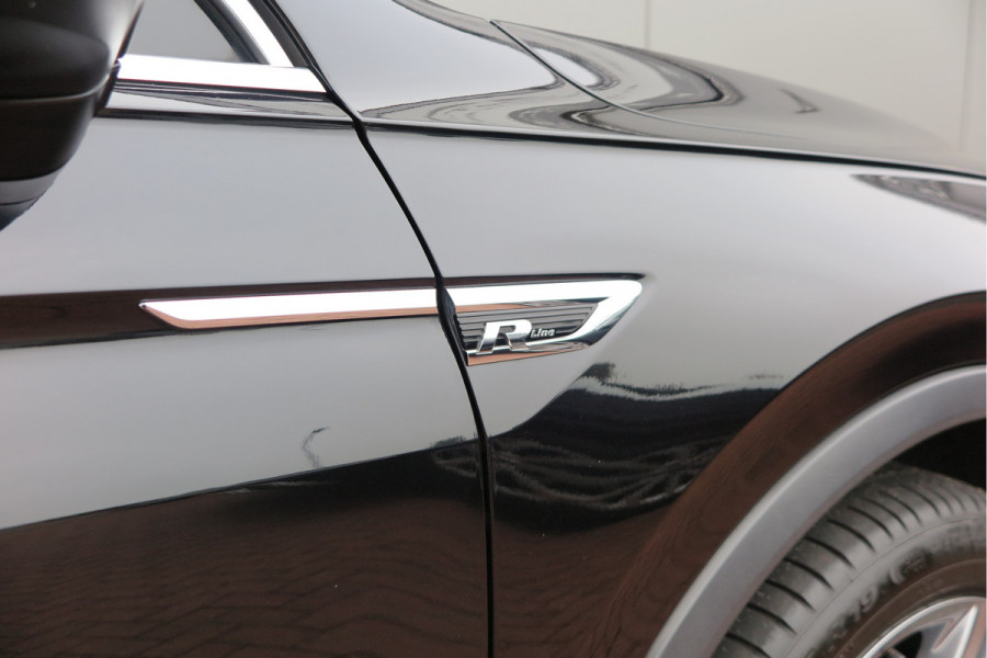 Volkswagen Tiguan 1.5 TSI 150pk DSG ACT R-Line Highline Virtual cockpit,  Led ,Stoelverwarming , PDC , Achterruitrijcamera , Adaptive cruise , Parkeerhulp , Trekhaak , Carplay ,etc. Volkswagen Tiguan 1.5 TSI 150pk DSG ACT R-Line Highline Virtual cockpit,  Led ,Stoelverwarming , PDC , Achterruitrijcamera , Adaptive cruise , Parkeerhulp , Trekhaak , Carplay ,etc.