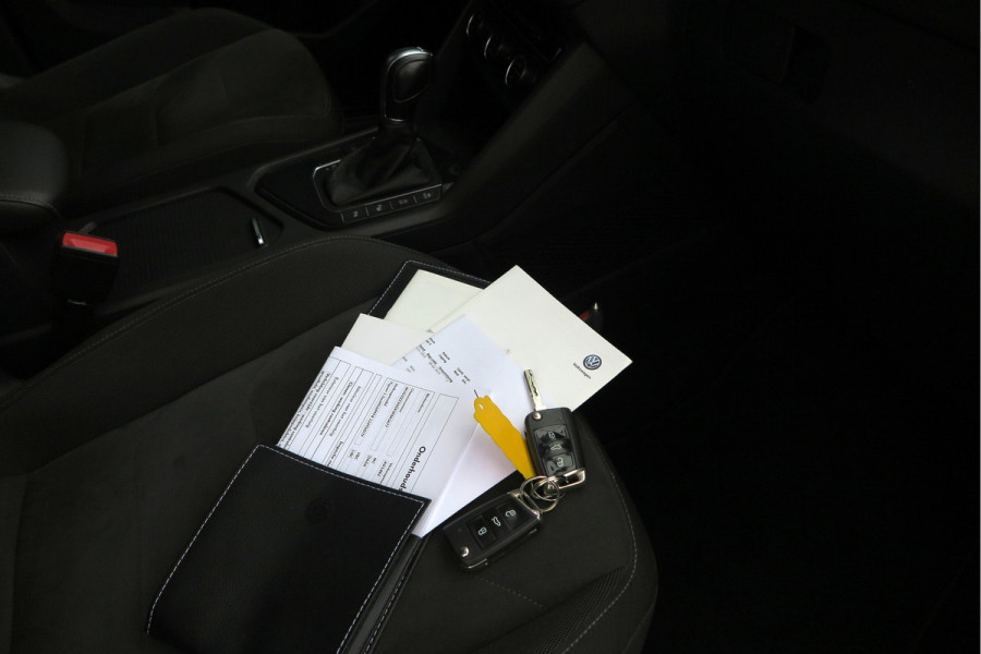 Volkswagen Tiguan 1.5 TSI 150pk DSG ACT R-Line Highline Virtual cockpit,  Led ,Stoelverwarming , PDC , Achterruitrijcamera , Adaptive cruise , Parkeerhulp , Trekhaak , Carplay ,etc. Volkswagen Tiguan 1.5 TSI 150pk DSG ACT R-Line Highline Virtual cockpit,  Led ,Stoelverwarming , PDC , Achterruitrijcamera , Adaptive cruise , Parkeerhulp , Trekhaak , Carplay ,etc.