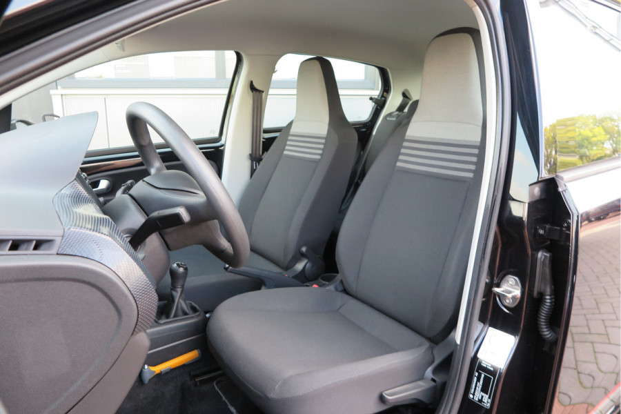 Volkswagen up! 1.0 BMT 60pk move up! , DAB+ radio, Maps&More , Airco , etc Cruisecontrol tegen €550,- meerprijs .