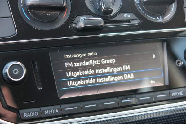 Volkswagen up! 1.0 BMT 60pk move up! , DAB+ radio, Maps&More , Airco , etc Cruisecontrol tegen €550,- meerprijs .