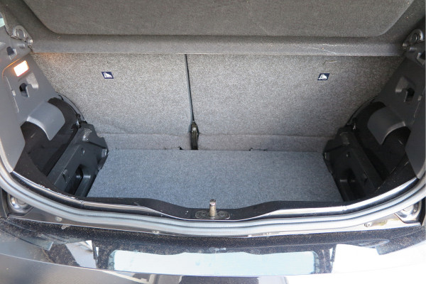 Volkswagen up! 1.0 BMT 60pk move up! , DAB+ radio, Maps&More , Airco , etc Cruisecontrol tegen €550,- meerprijs .