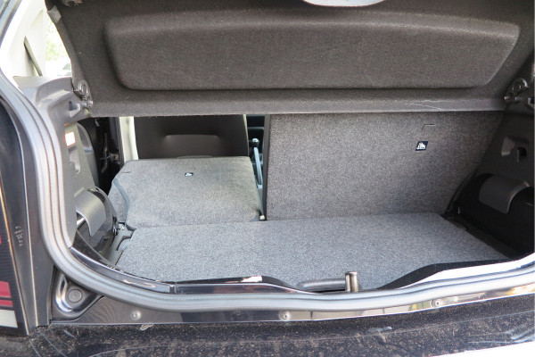 Volkswagen up! 1.0 BMT 60pk move up! , DAB+ radio, Maps&More , Airco , etc Cruisecontrol tegen €550,- meerprijs .