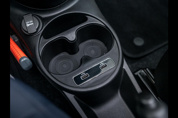 Fiat 500C Hybrid Club | Airco | Cruise | PDC | Apple Carplay | Kap Beige | Ambiance Ivoor Fiat 500C Hybrid Club | Airco | Cruise | PDC | Apple Carplay | Kap Beige | Ambiance Ivoor