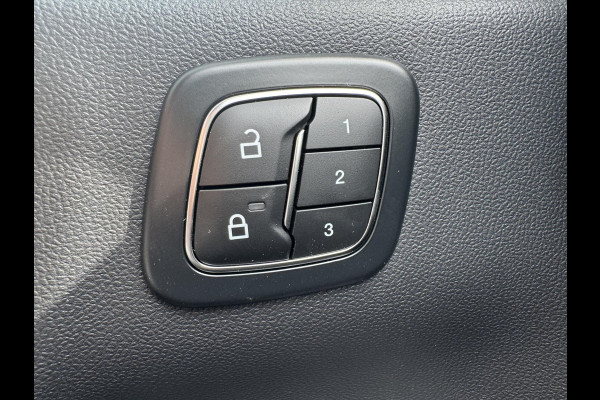 Ford Kuga 2.5 PHEV ST-Line X | 243pk | Driver Assistance Pack | Black Package | Winterpack | Adaptieve Matrix LED koplampen met Coast to Coast | Wegklapbare Trekhaak | AGR Stoelen Ford Kuga 2.5 PHEV ST-Line X | 243pk | Driver Assistance Pack | Black Package | Winterpack | Adaptieve Matrix LED koplampen met Coast to Coast | Wegklapbare Trekhaak | AGR Stoelen