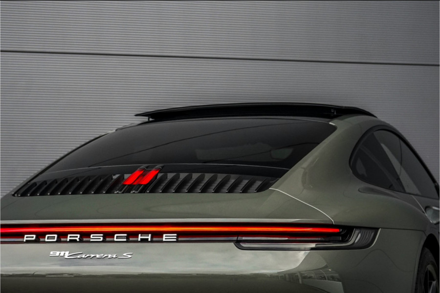Porsche 911 3.0 Carrera S Pano Bose Sportuitlaat Aventurin Gruen Porsche 911 3.0 Carrera S Pano Bose Sportuitlaat Aventurin Gruen