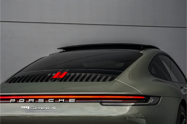 Porsche 911 3.0 Carrera S Pano Bose Sportuitlaat Aventurin Gruen Porsche 911 3.0 Carrera S Pano Bose Sportuitlaat Aventurin Gruen